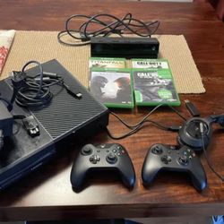 Xbox One + 2 Controllers (Disclaimer: Does Not Read Discs)