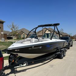 Centurion Avalanche Wakeboat