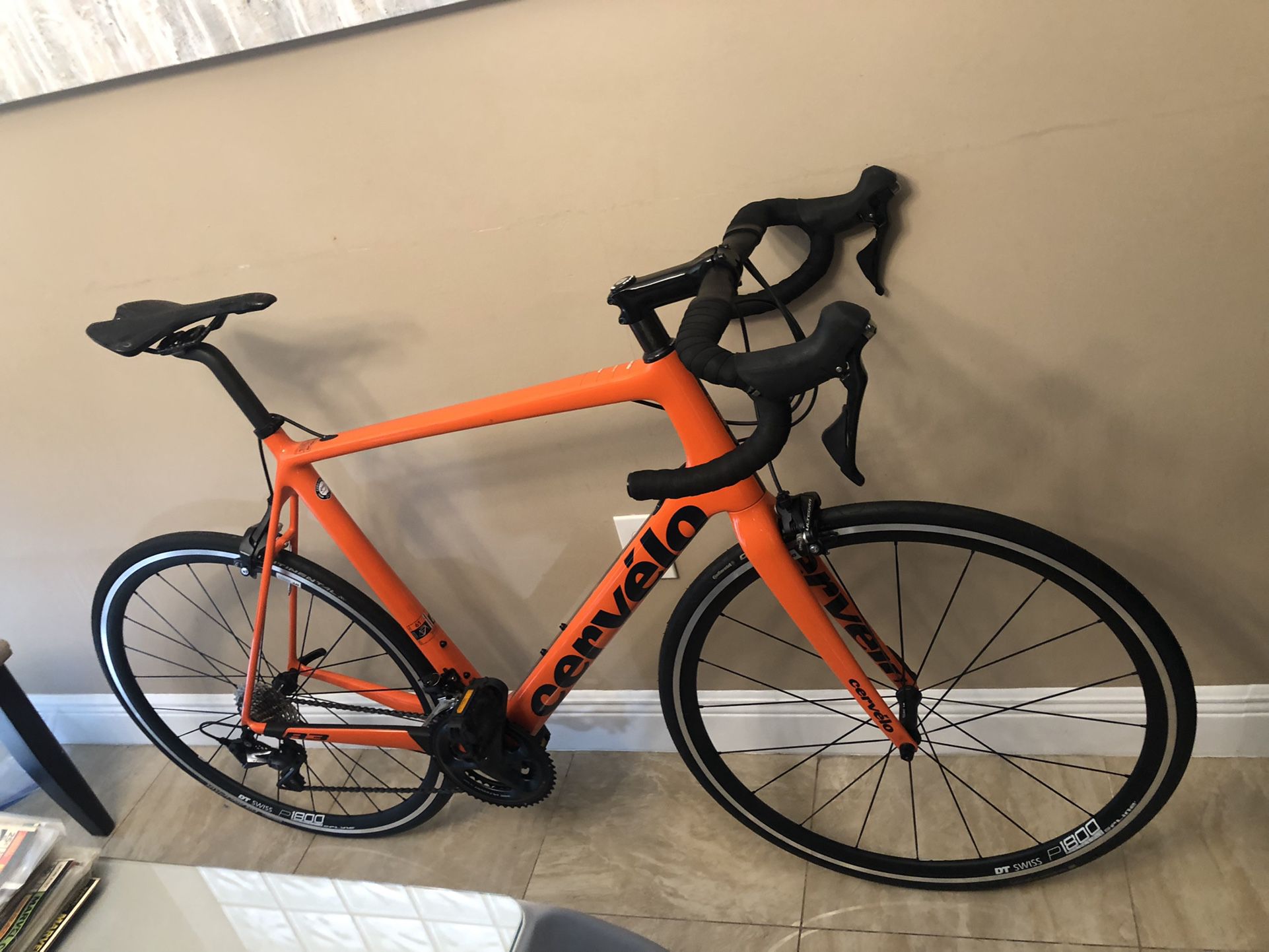 2019 CERVELO R3 Ultegra Carbon Road Race Bike 61cm 16.9oz