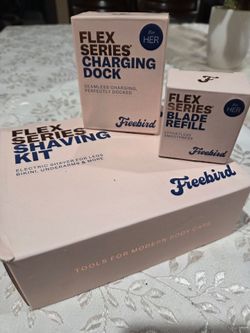 Freebird FOR HER FlexSeries Shaving Kit + charging Dock + Blade Refill