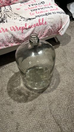 Glass jug