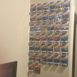 38 Brand New Hot Wheels 35$ 