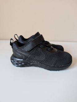 Nike Kids Black Lightweight Hook-and-Loop Gymnastics Sneakers. Size 9C