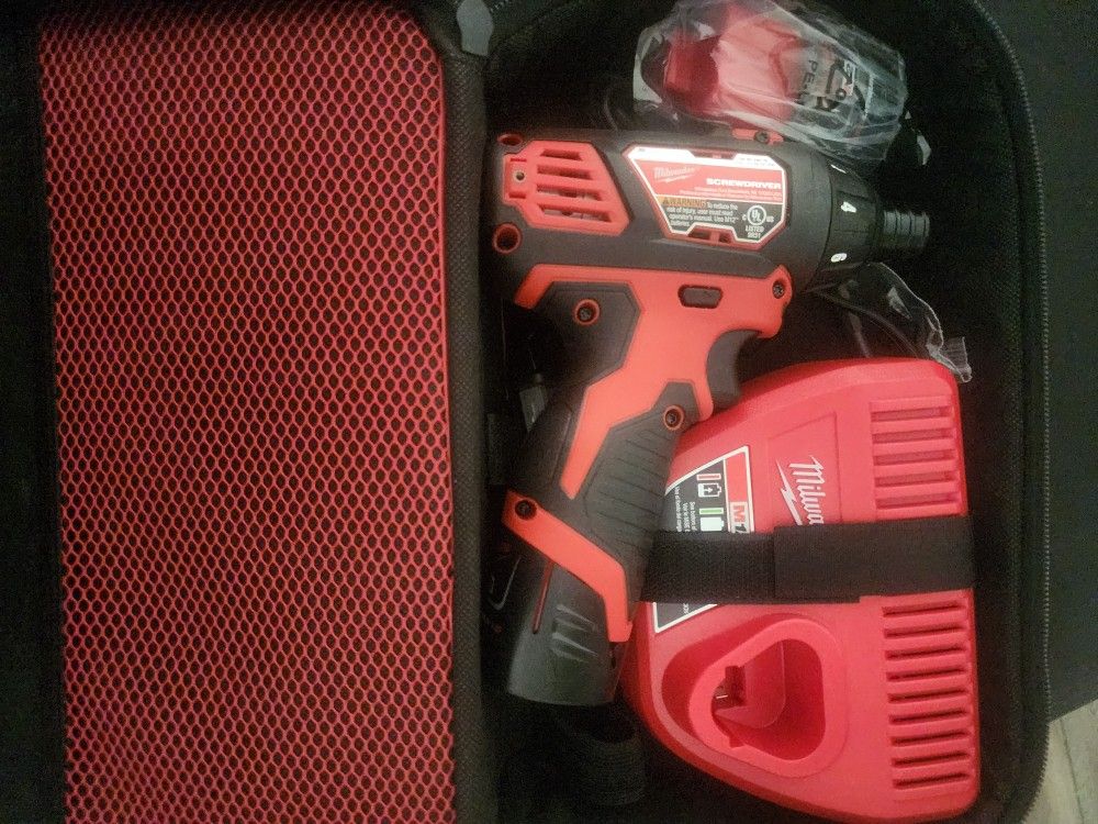 Milwaukee M12 Cordless Screwdriver