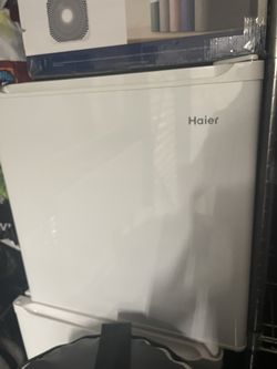 Haier 1.7' Cubic Refrigerator/Freezer - HC17SF15RW