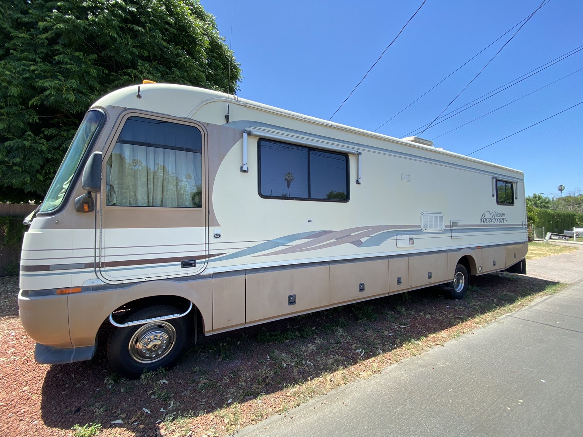 RV / Motorhome - Ford Pace Arrow GOOD Condition!