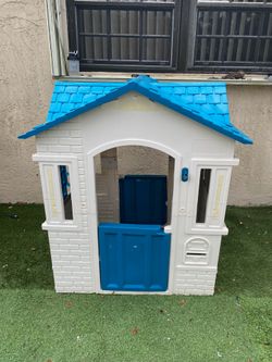 Kids Outdoor Playhouse - Local Delivery Available for an Additional Fee - See My Other Items 😃