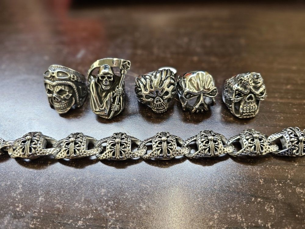 Stainless Steel Bracelet And 5 Rings 