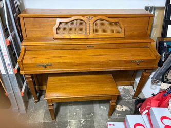 Baldwin upright piano