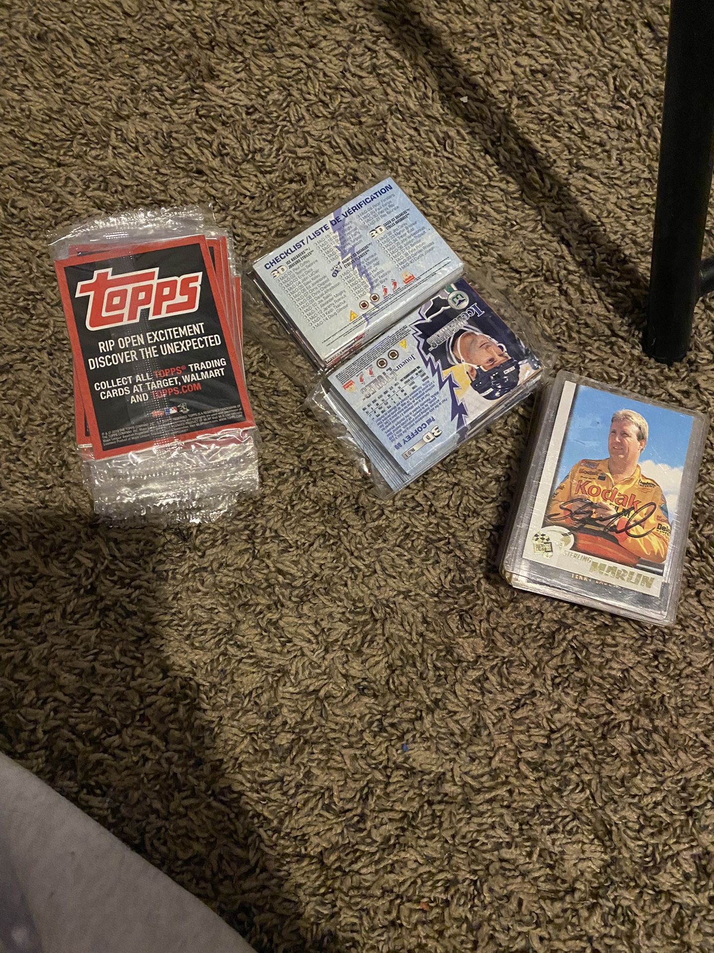 33 top baseball cards , 2 packs of 20 in each 3D hockey cards