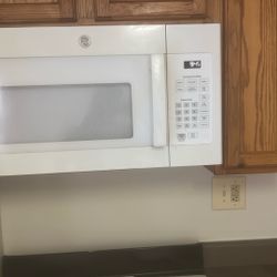 GE Under Cabinet Microwave Oven White