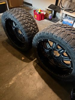 2 spare 22” rims on 33s
