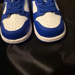 BRAND NEW BABY NIKE SNEAKERS NEVER BEEN WORN