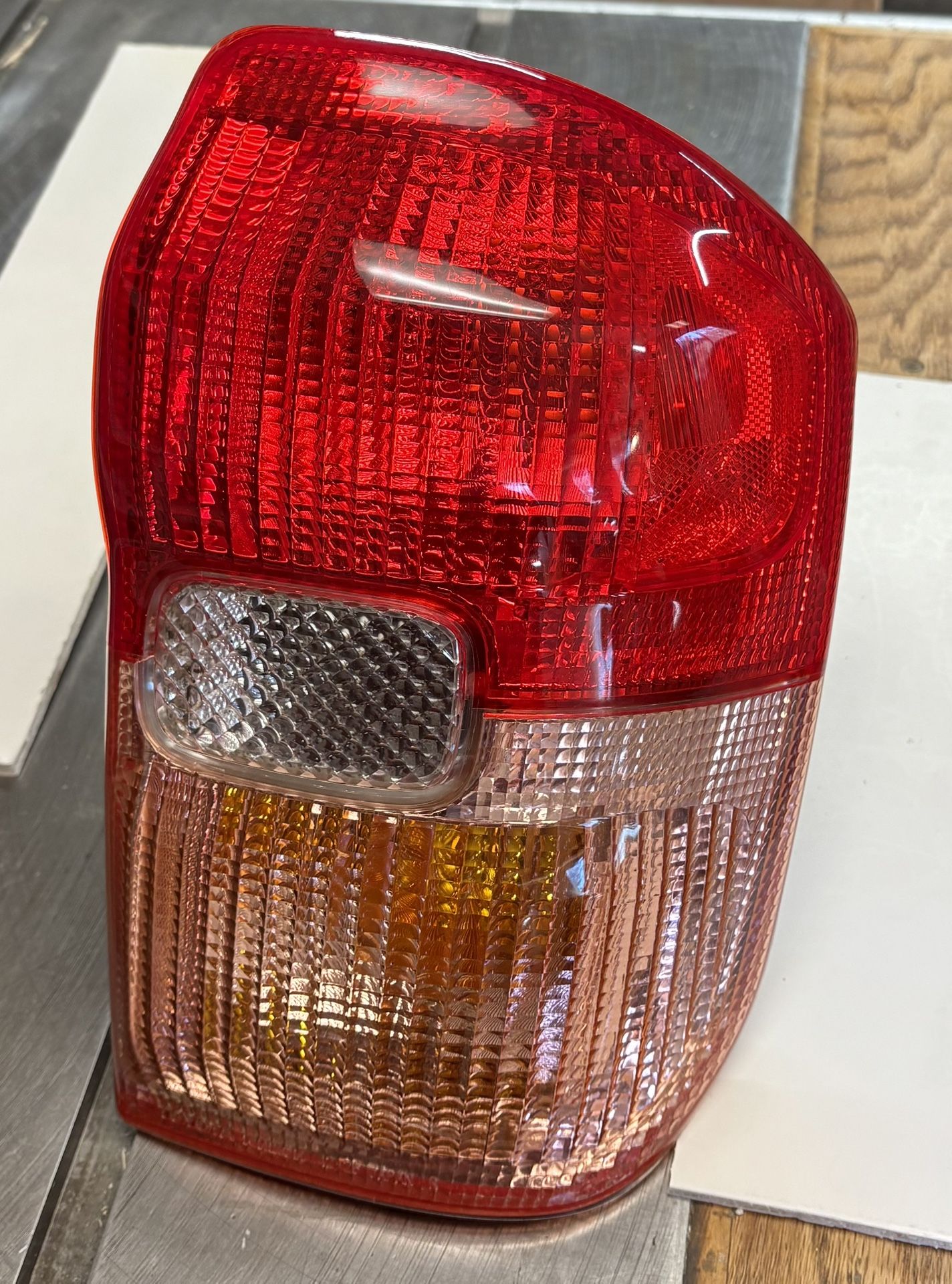 New 2001-2003 Toyota RAV4 right rear taillight 