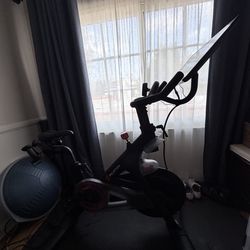 Peloton Bike Excellent Condition