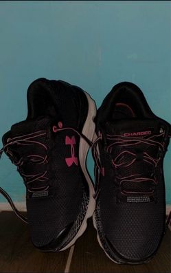Under Armour Shoes (Size: 7) 👉$20 Firm!👈