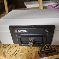 Small Sentry Safe With keys 