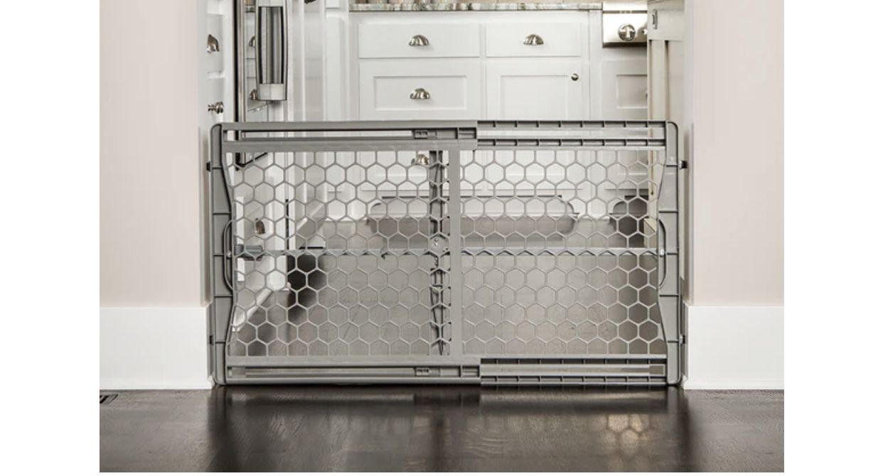 Expandable baby gate