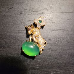 Vintage green jade pendant cow