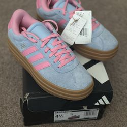 NWT Authentic Adidas Size 4.5 Shoes
