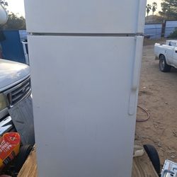 GE Refrigerator 