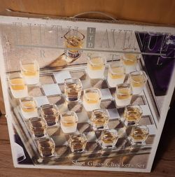 Fifth Avenue Crystal Shot Glass Checkers Set