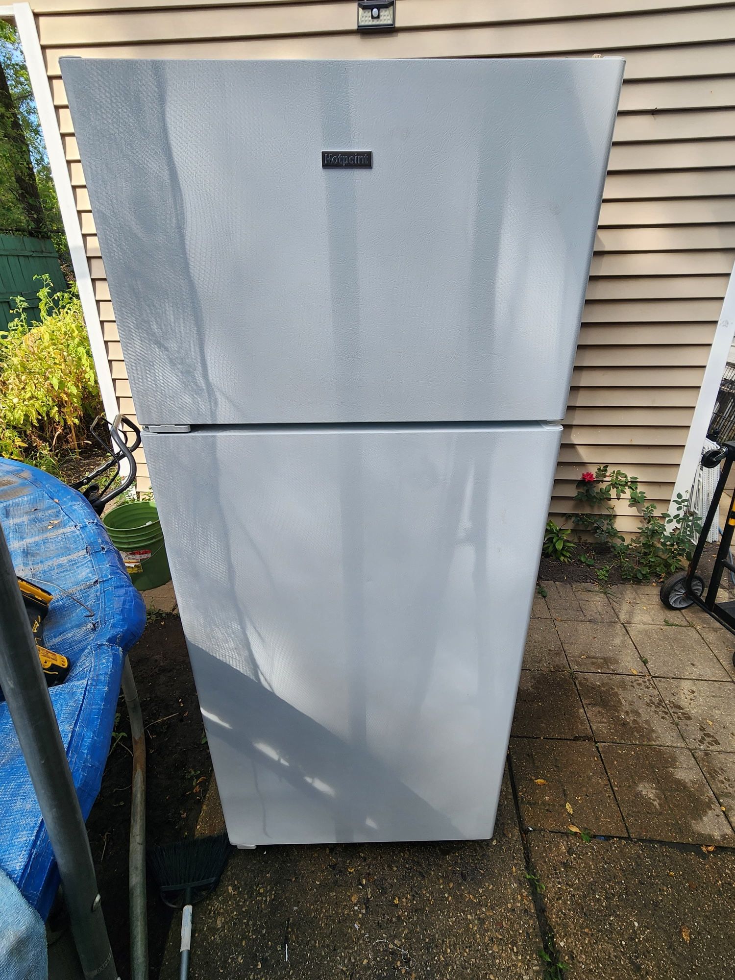 Refrigerator General electric. 17.5 cu.ft.
