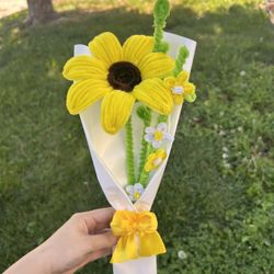 pipe cleaner mini sunflower bouquet 