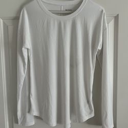 Athletica Women’s White Top. Size XXS