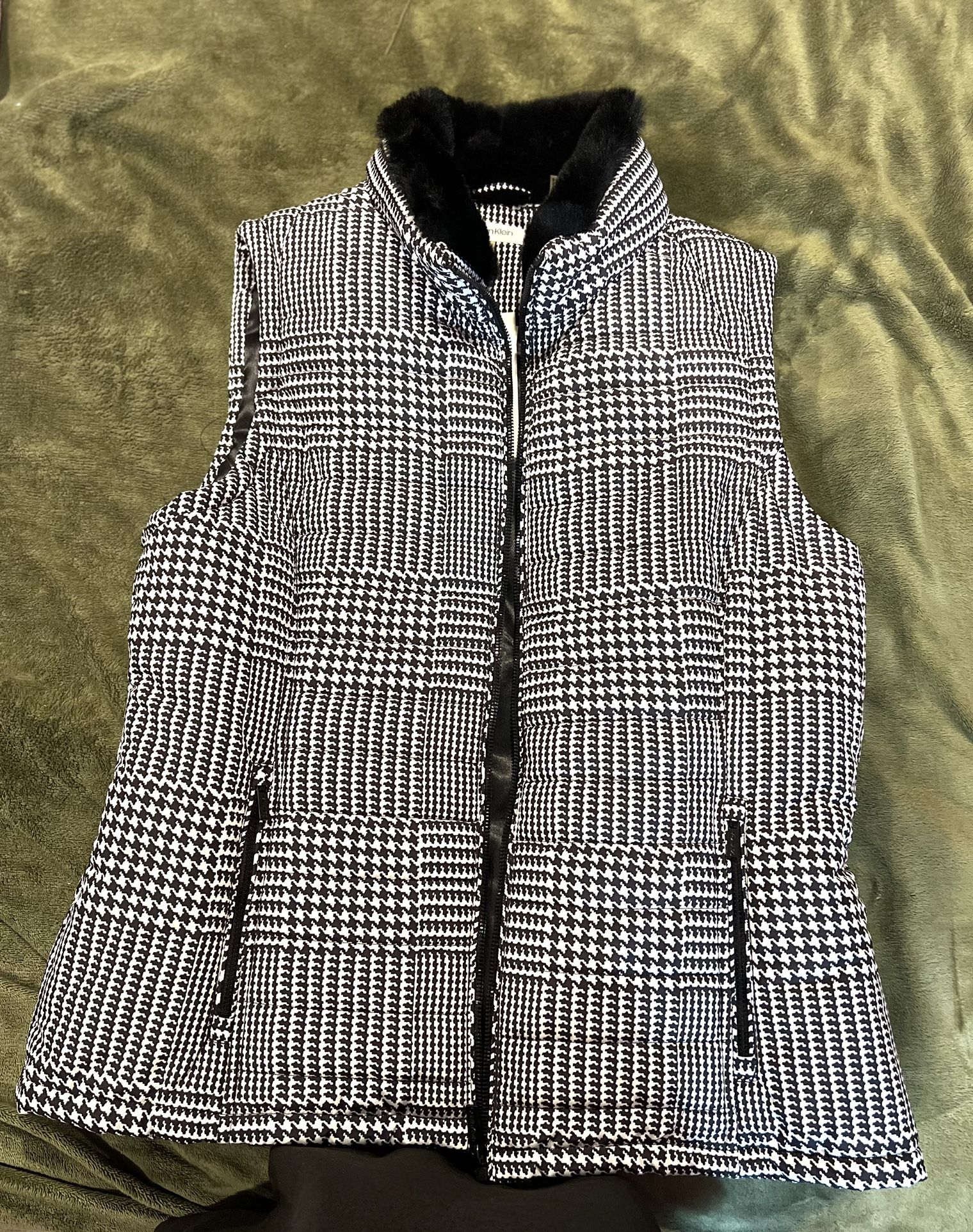 Women’s L Calvin Klein Zip Vest