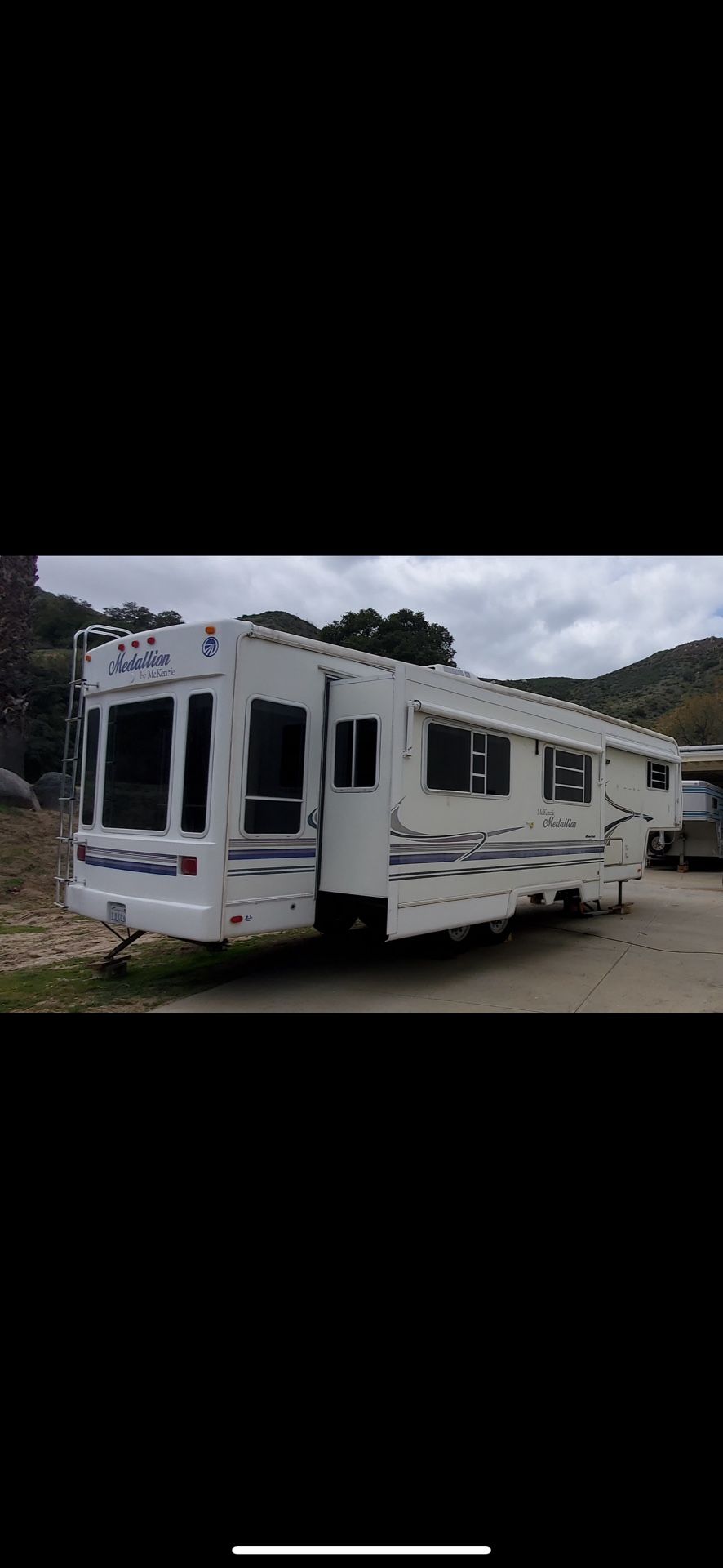 FOR SALE- Medallion 5th Wheel by McKenzie (Monaco Coach) COMPLETELY REDONEβΌοΈ