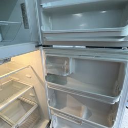 REFRIGERATOR 