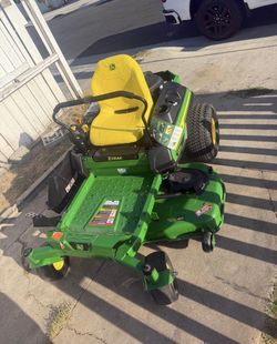 John Deere Z325E ZTrak Zero-Turn Mower