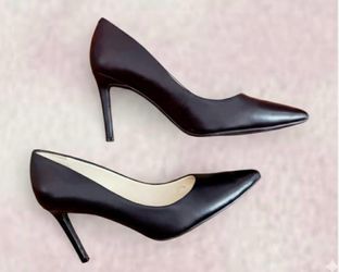 NINE WEST BLACK LEATHER, HIGH HEEL'S SHOE(3.5"). POINTED TOE PUMPS. SIZE: 9M. GOOD CONDITION.