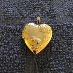 Loving Sweetheart Photo Vintage Locket Stamped 1/20 14k GF Gold