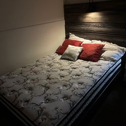 Barn Style Full Size Bed Like New.