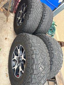 4 used jeep tires with 4 oem wheels