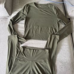 Aritzia army green butter soft activewear set size Large women