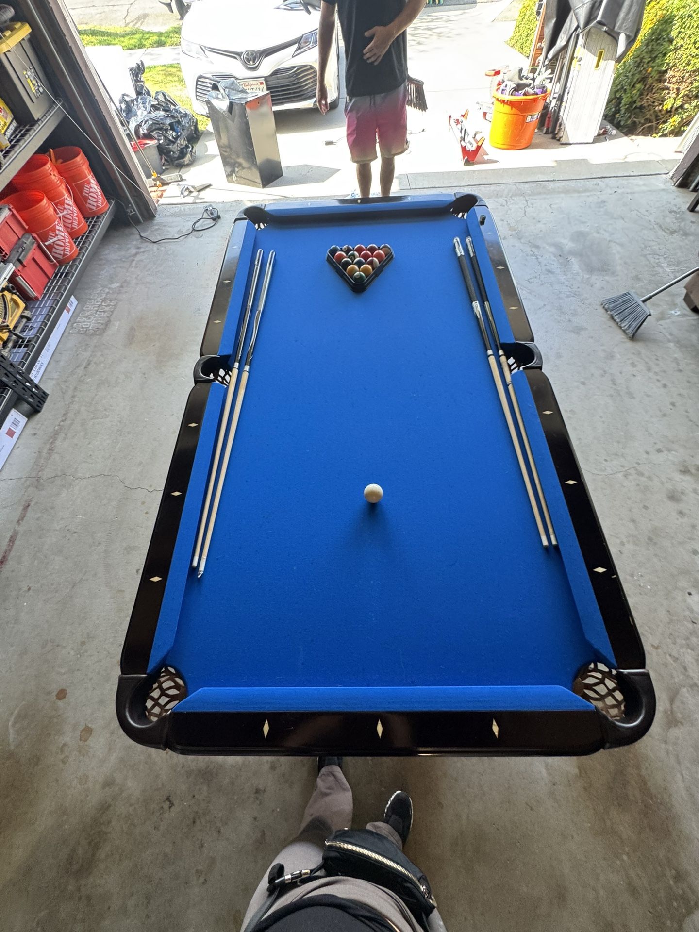 🎱 Like-New Pool Table – Professionally Re-Felted – Cues & Balls Included! 💥
