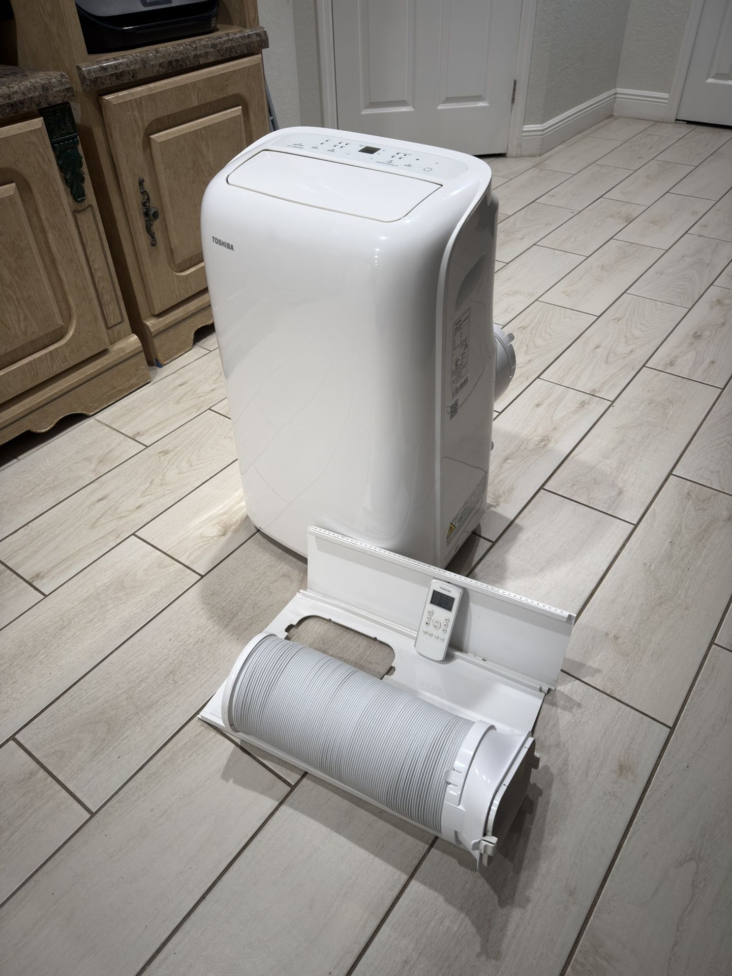 Toshiba Mobile Air Conditioner / Dehumidifier 