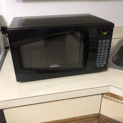 Very Good Condition Sunbeam Microwave 