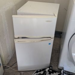 Mini Fridge With Freezer On Top