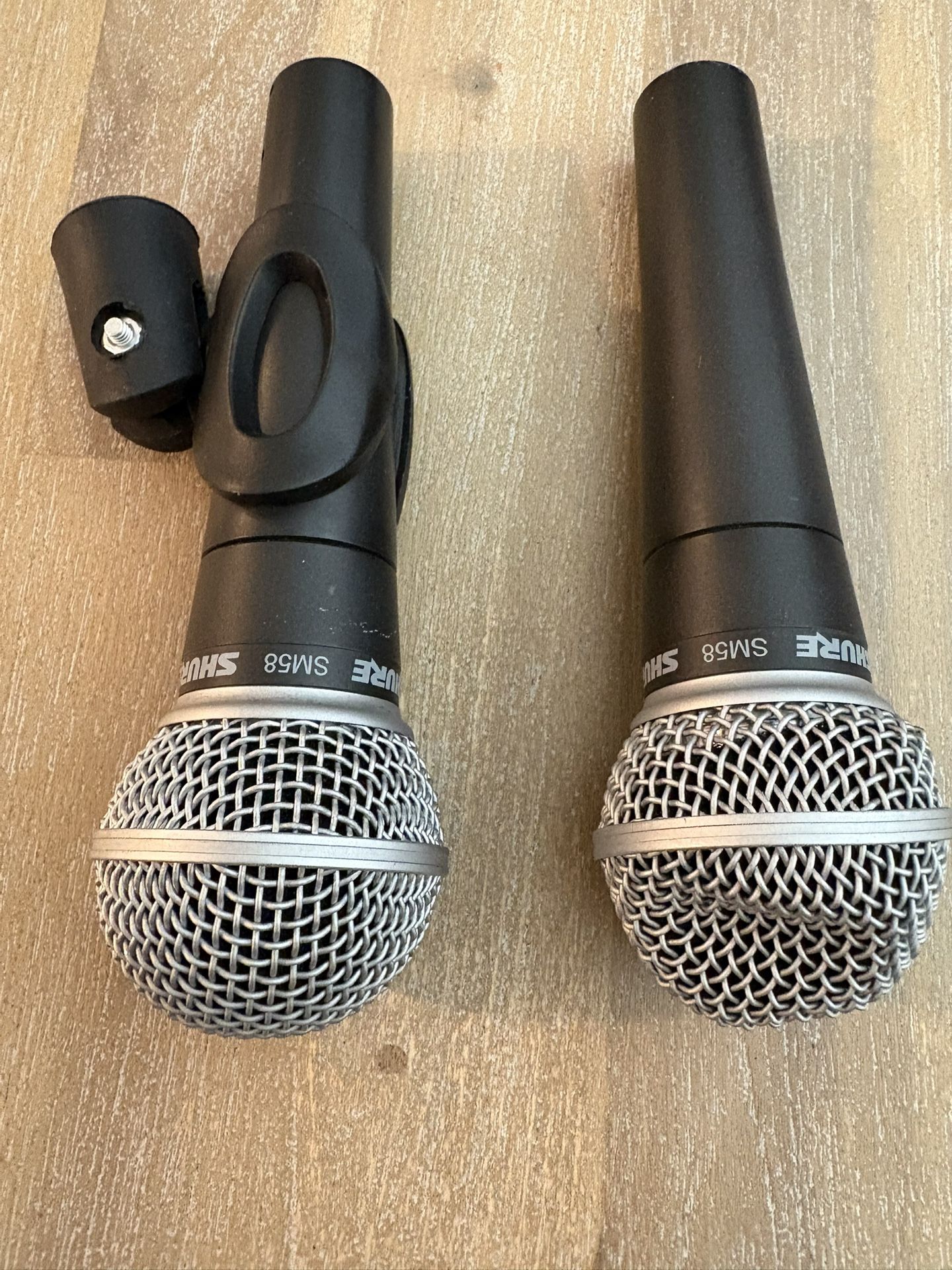 Shure SM 58 Handheld Dynamic Vocal Microphone