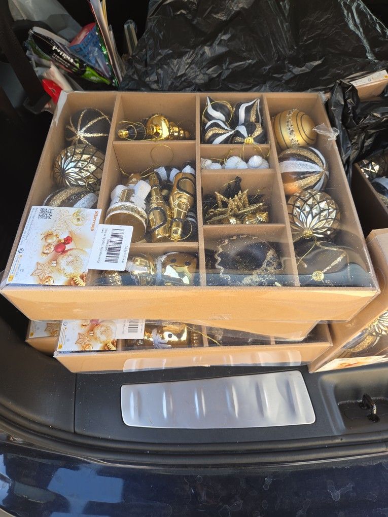 70 PCS Black White & Gold ornaments