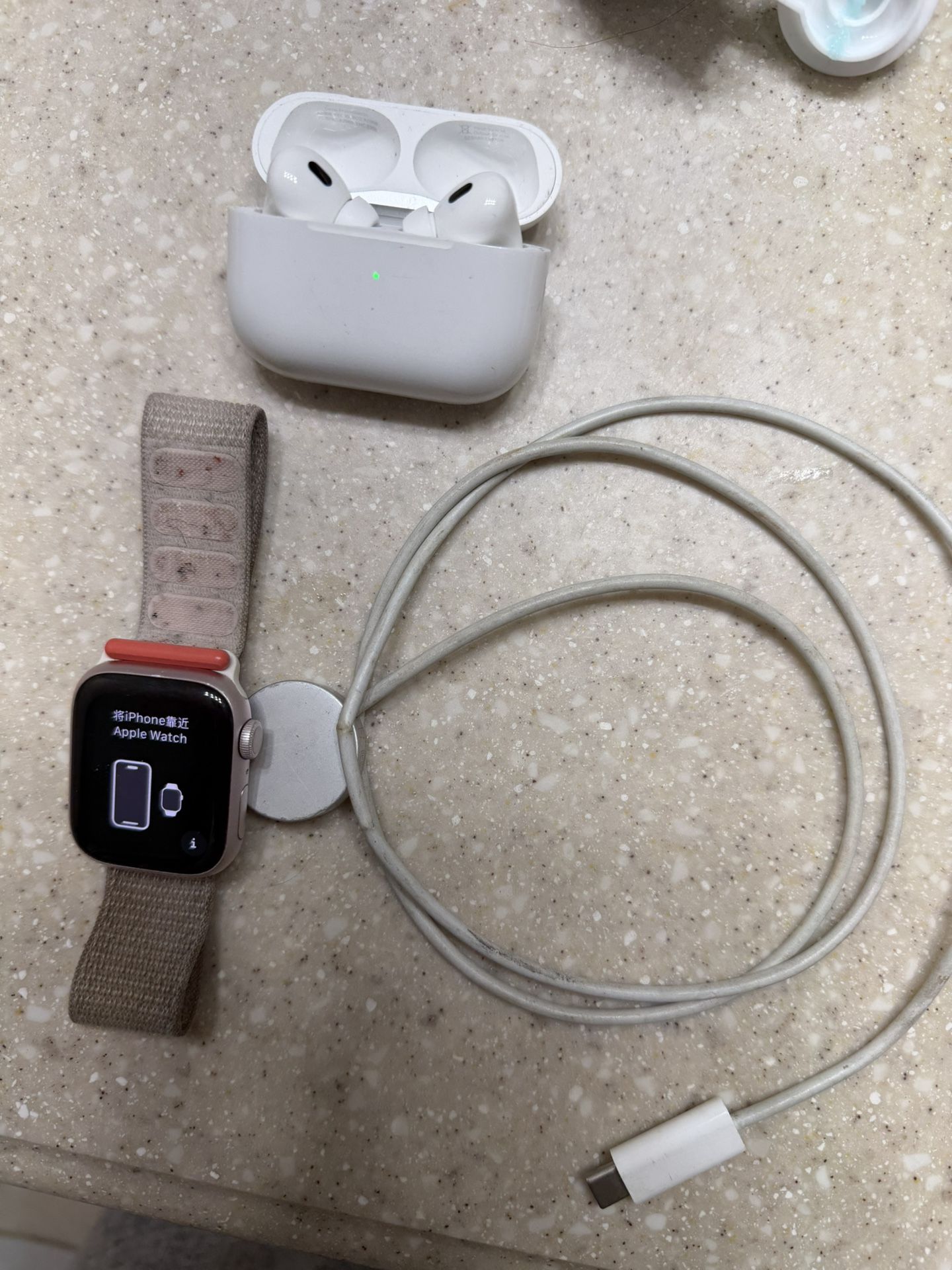 Apple Watch Series 9 41mm And Apple AirPod Pro 2 (usb-c)