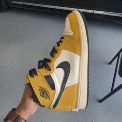 Air Jordan 1 Retro High OG "Yellow Ochre Size 9.5