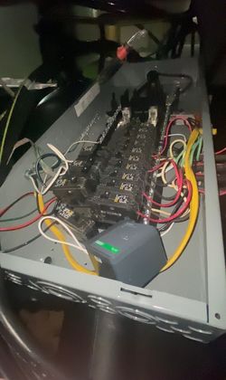 200 amp square D panel with (14)20amp breakers, grounds, wiring and 4/0 installed