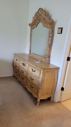 bedroom vanity with large mirror