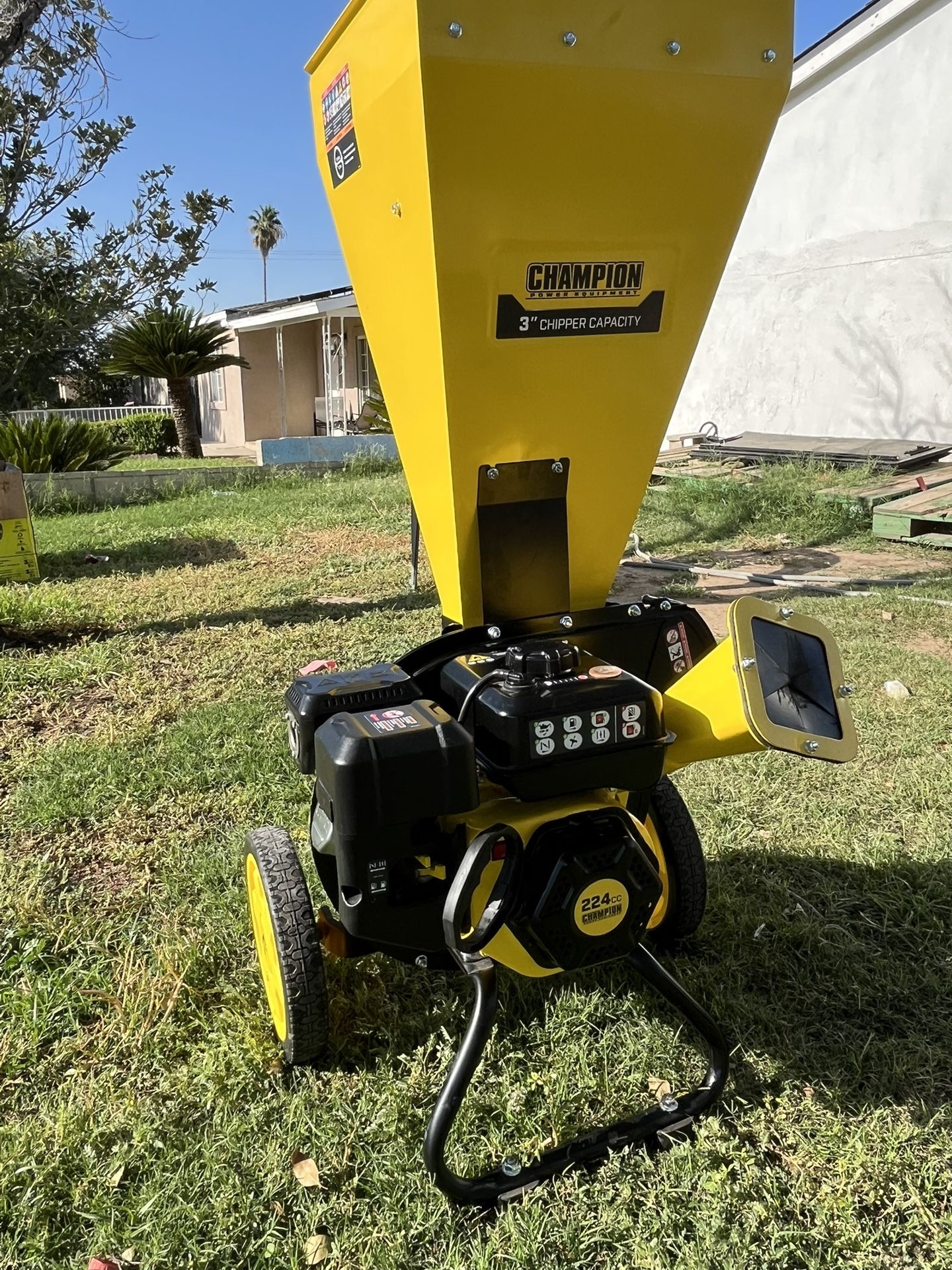 Champion Power Equipment 3 in. Dia 224 cc 2-in-1 Upright Gas Powered Wood Chipper Shredder