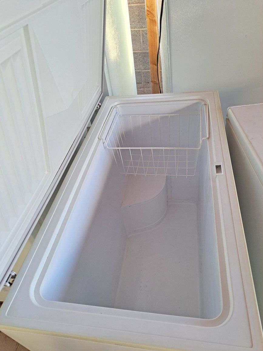 Chest Freezer 11 Cft Deliver Available 
